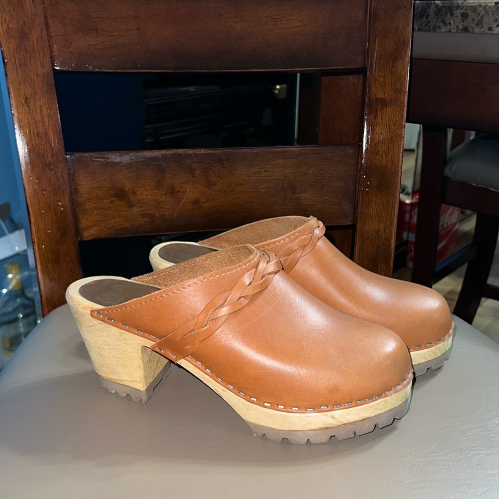 Camel mia clogs